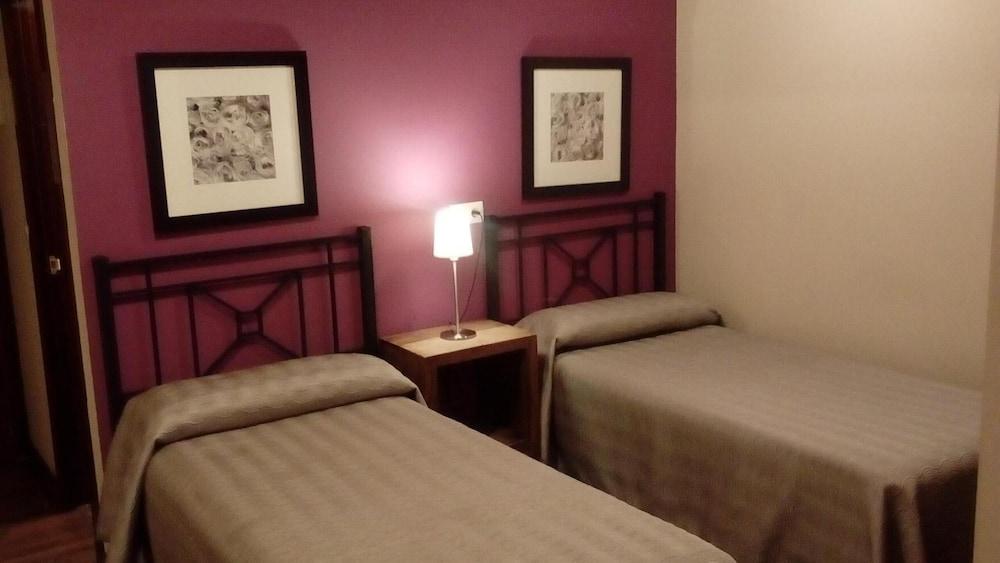 Hostal Jentoft Севиля Екстериор снимка