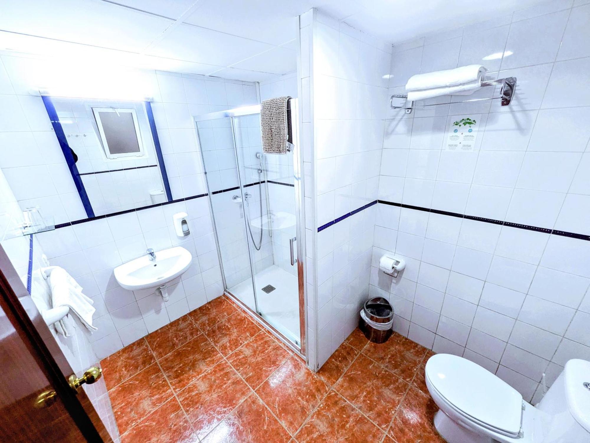 Hostal Jentoft Севиля Екстериор снимка