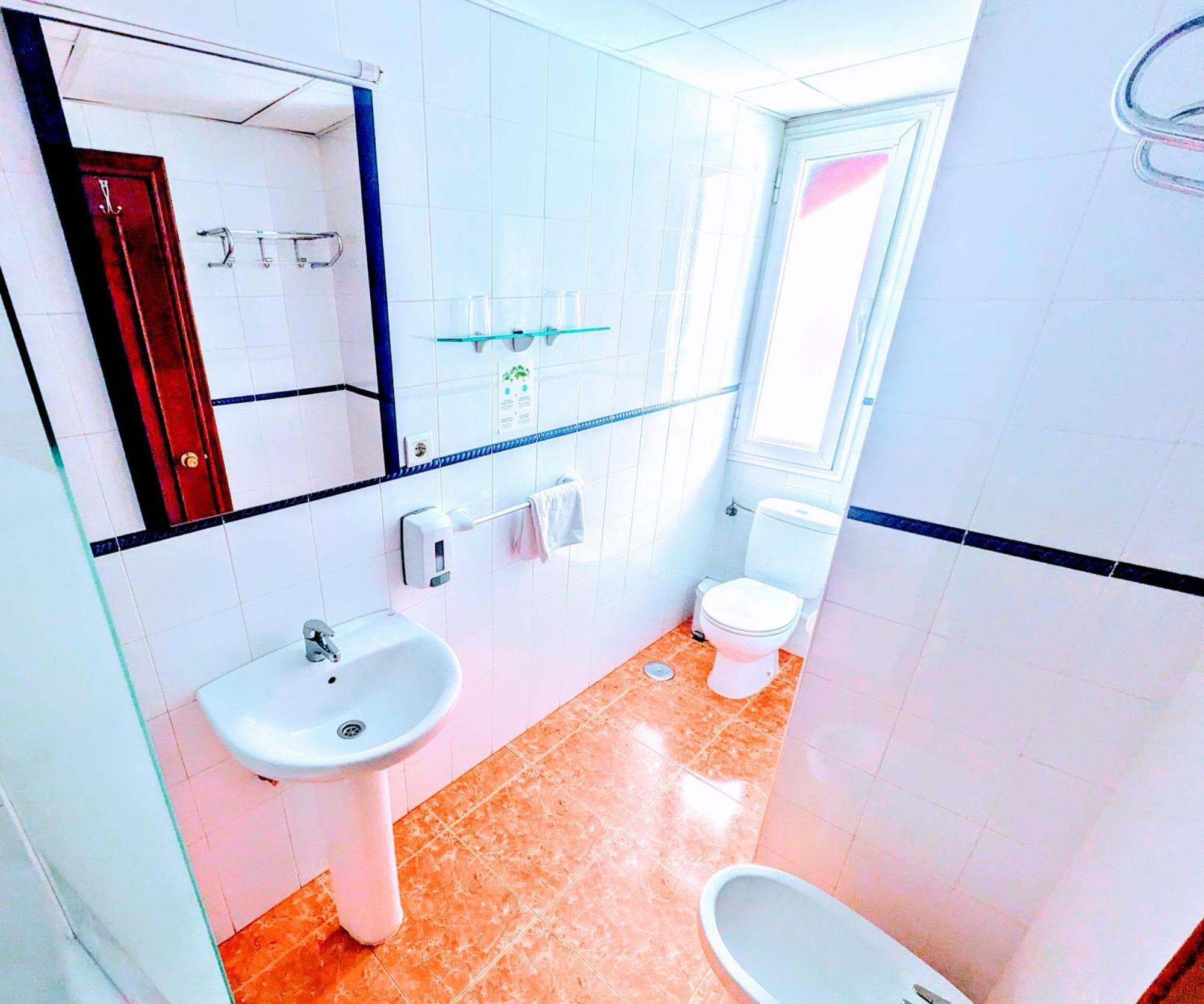 Hostal Jentoft Севиля Екстериор снимка