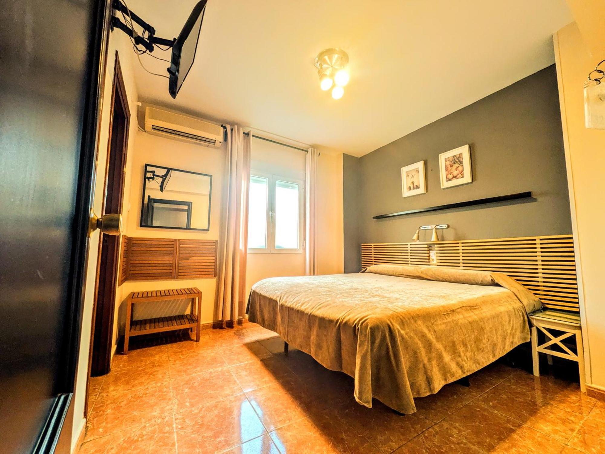 Hostal Jentoft Севиля Екстериор снимка