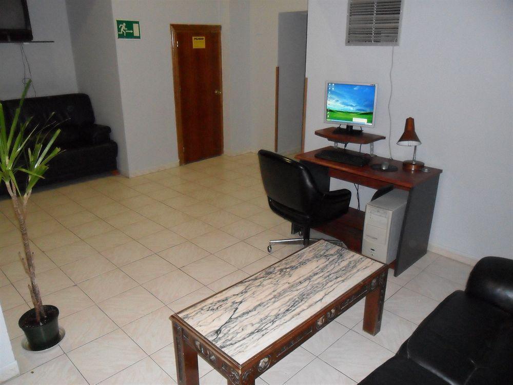Hostal Jentoft Севиля Екстериор снимка
