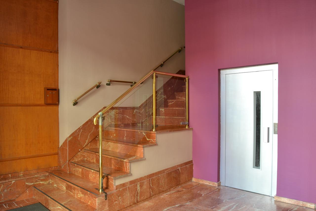 Hostal Jentoft Севиля Екстериор снимка