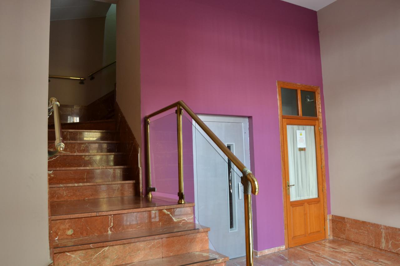 Hostal Jentoft Севиля Екстериор снимка