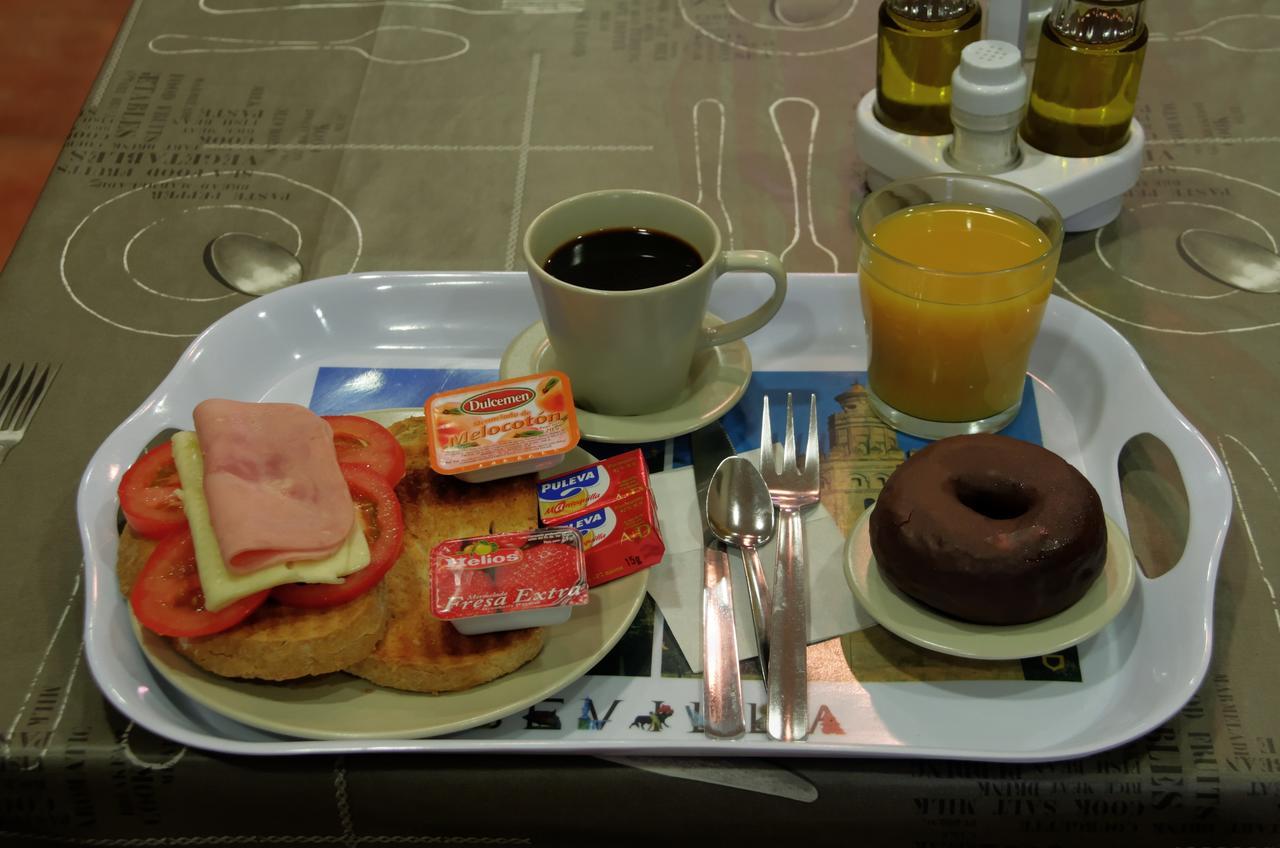 Hostal Jentoft Севиля Екстериор снимка