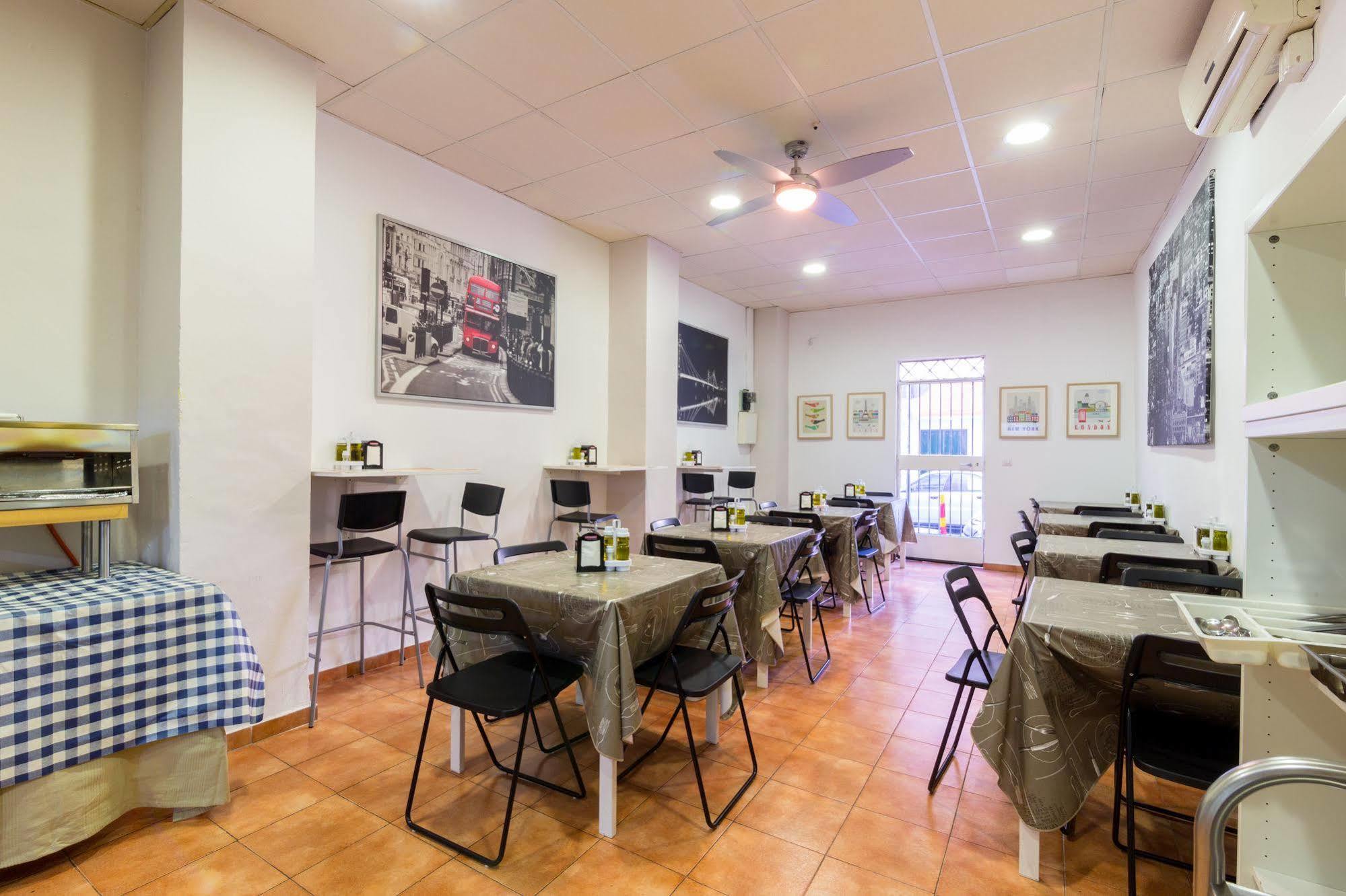 Hostal Jentoft Севиля Екстериор снимка