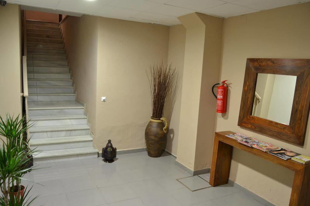 Hostal Jentoft Севиля Екстериор снимка