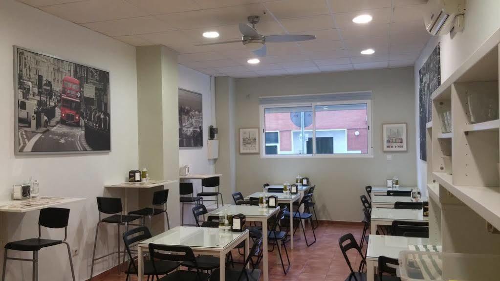 Hostal Jentoft Севиля Екстериор снимка